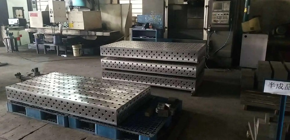 對(duì)鑄鐵平板進(jìn)行熱加工有什么好處？